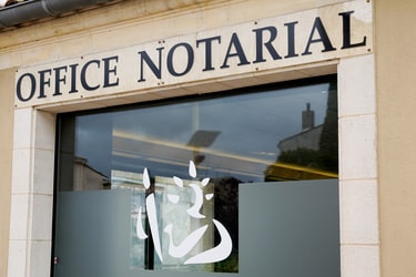 Façade d'un office notariale en France