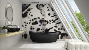 Salle de bain avec un baignoire noire et un papier noir et blanc