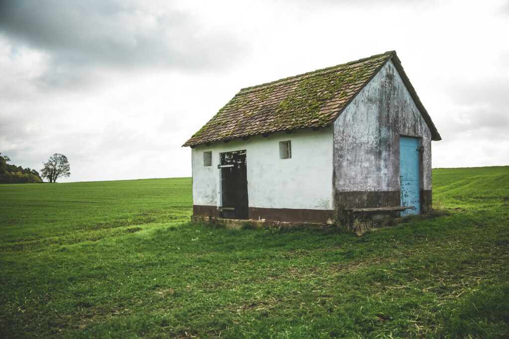 Maison abandonnée dans la campagne